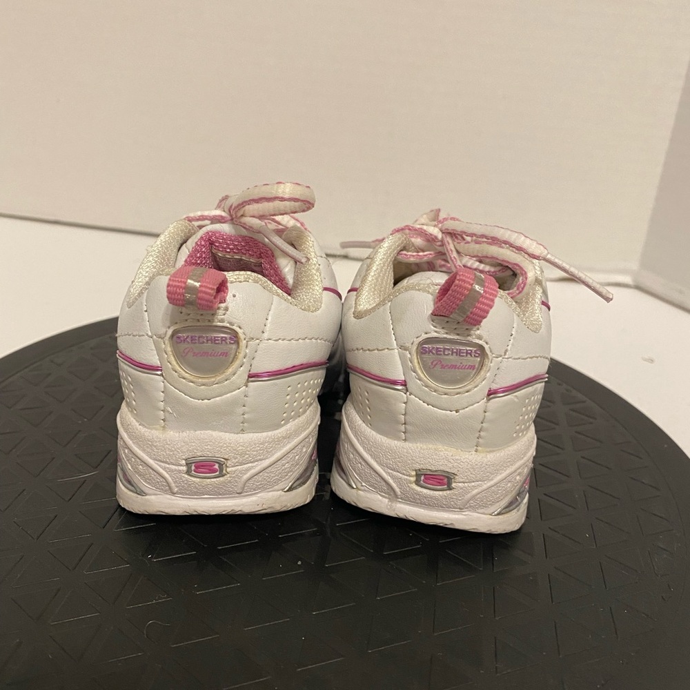 Toddler girls Skechers sports premium size 3 color pink and white.